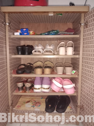 Shoe cabinet